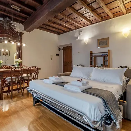 Appartement Tucked Away And Quiet By Piazza Navona - Fromhometorome