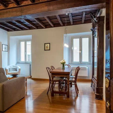 Apartment Tucked Away And Quiet By Piazza Navona - Fromhometorome Rome