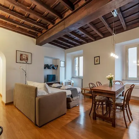 Apartment Tucked Away And Quiet By Piazza Navona - Fromhometorome *