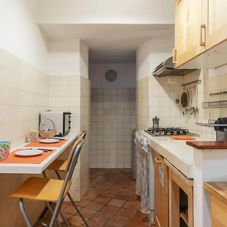 Apartment Tucked Away And Quiet By Piazza Navona - Fromhometorome *