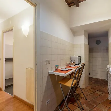 Apartment Tucked Away And Quiet By Piazza Navona - Fromhometorome Rome