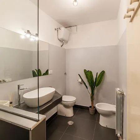 Tucked Away And Quiet By Piazza Navona - Fromhometorome Apartment