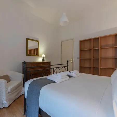 Apartment Tucked Away And Quiet By Piazza Navona - Fromhometorome Rome